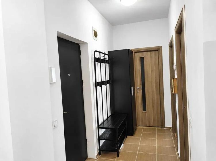 Apartament cu 2 camere semidecomandat, mobilat în Florești