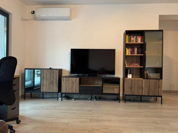 Apartament cu 3 camere decomandat, mobilat în Vitan