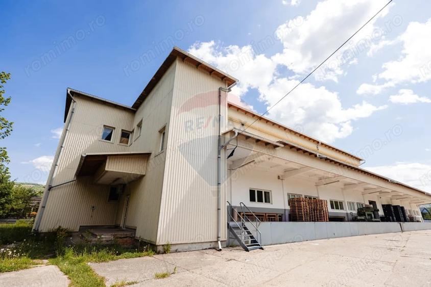Spațiu comercial, de 2,400 mp, în Central