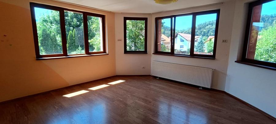 Casă individuală cu 7 camere cu Canalizare în Bunloc
