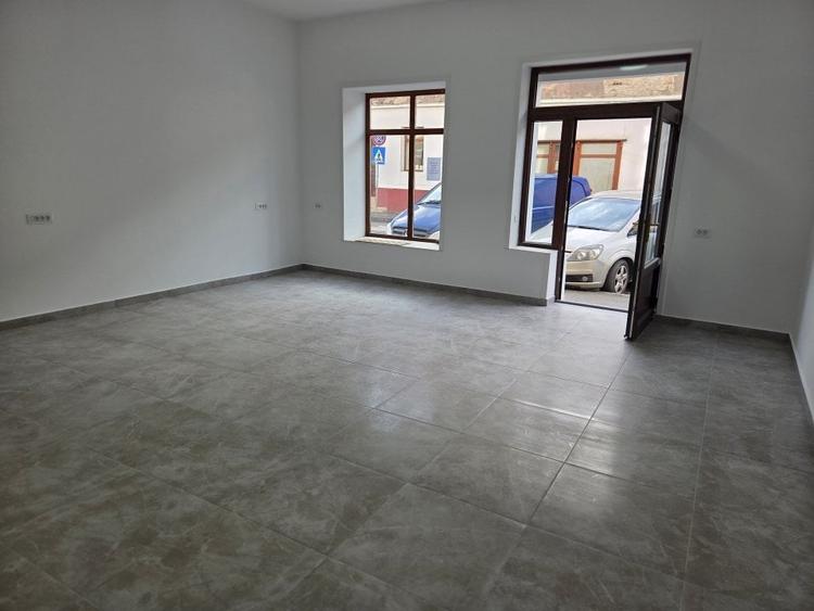 Spațiu comercial, de 83 mp, în Central