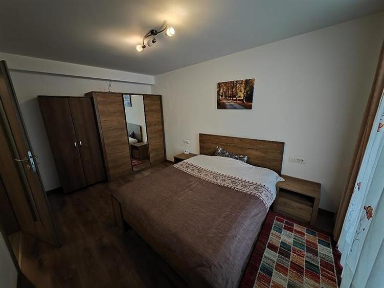 Apartament cu 2 camere decomandat, mobilat în Tractorul