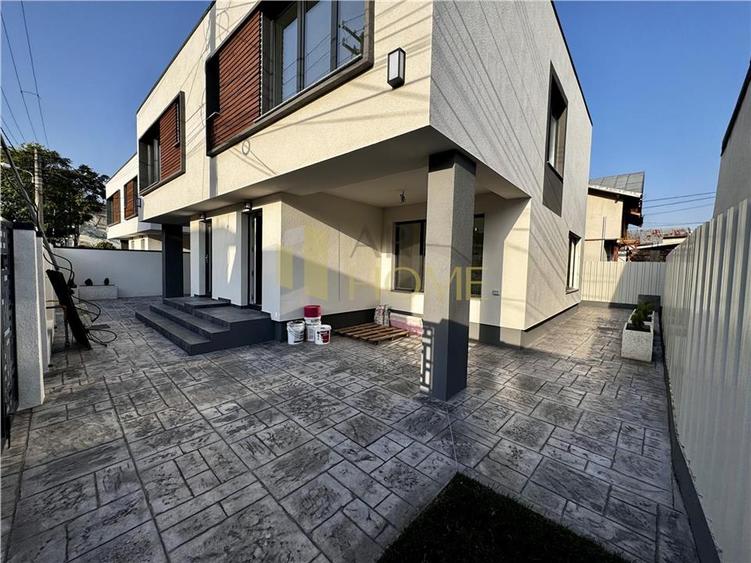 Duplex cu 4 camere cu Canalizare în Central