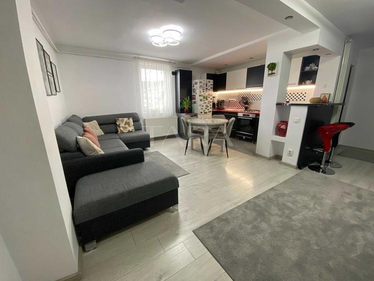 Apartament cu 3 camere semidecomandat, mobilat în Baciu