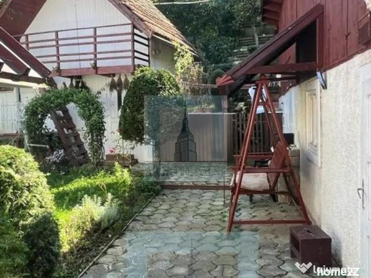 Casă cu 11 camere cu Teren 1000 Mp în Tărlungeni
