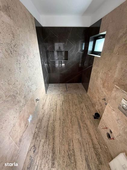 Casă cu 4 camere cu Teren 338 Mp în Calea București