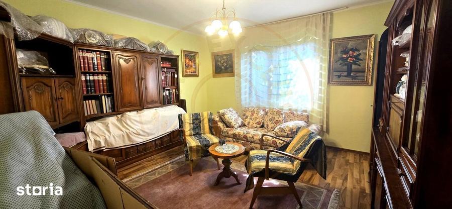Casă cu 6 camere cu Canalizare în Sud
