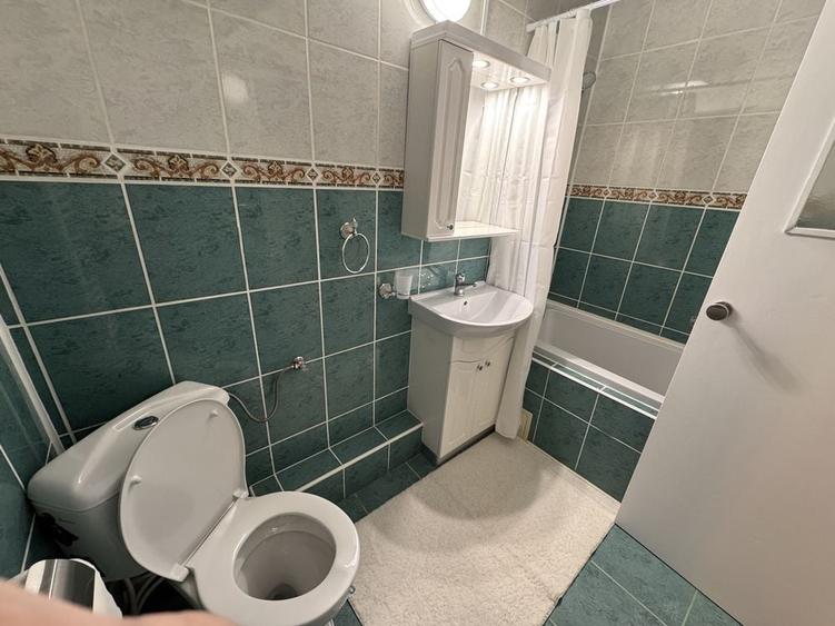 Apartament cu 4 camere decomandat în Central