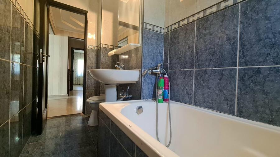 Apartament cu 3 camere decomandat în Răcădău