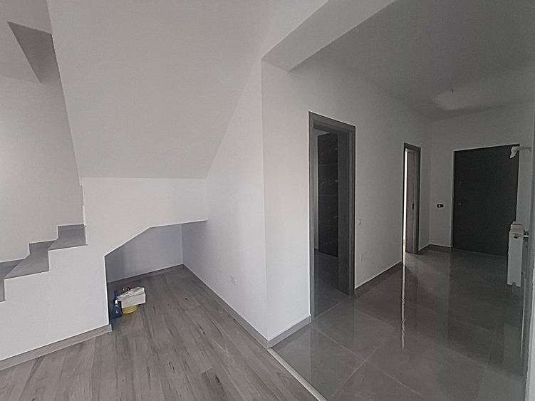 Casă individuală cu 4 camere cu Teren 400 Mp în Domnești