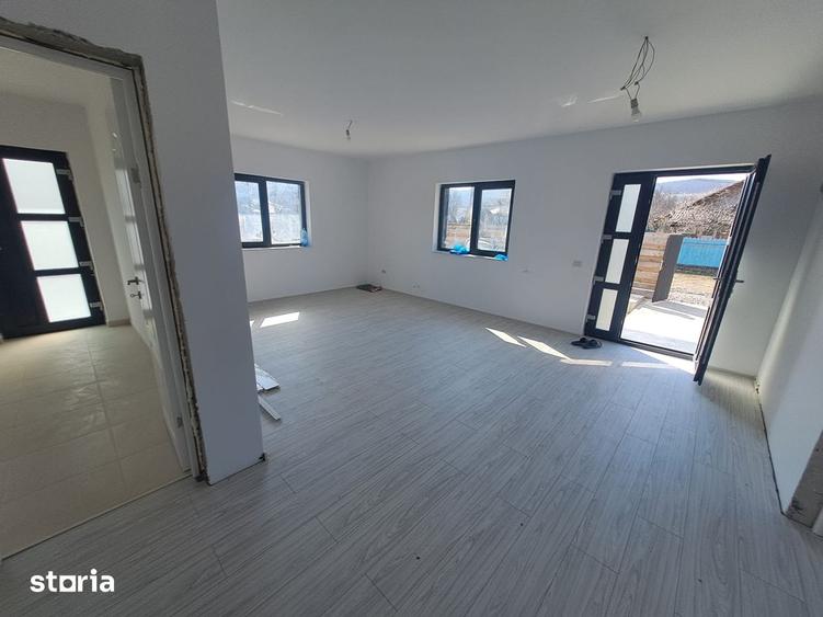 Casă cu 3 camere cu Teren 650 Mp în Voinești