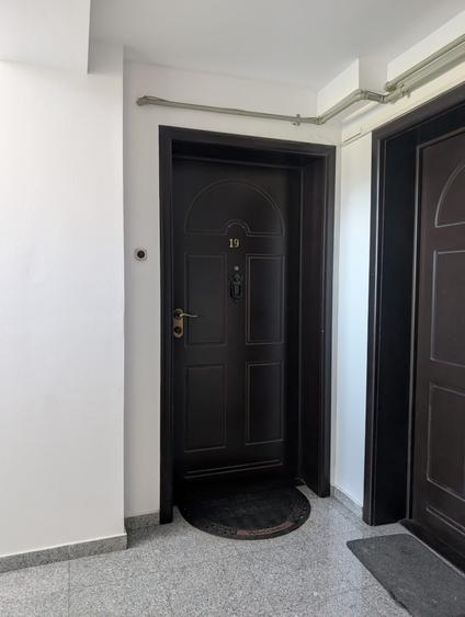 Apartament cu 3 camere semidecomandat în Tineretului