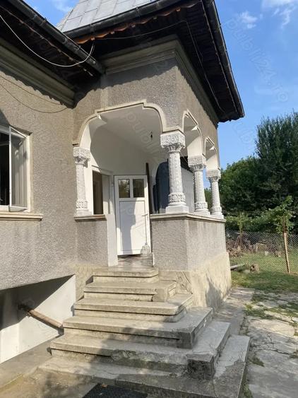 Casă cu 3 camere în Brănești