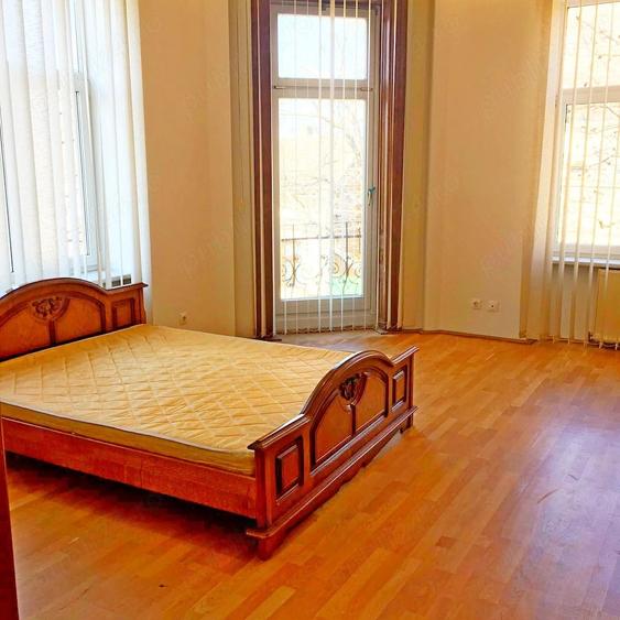 Apartament cu 3 camere semidecomandat în Elisabetin