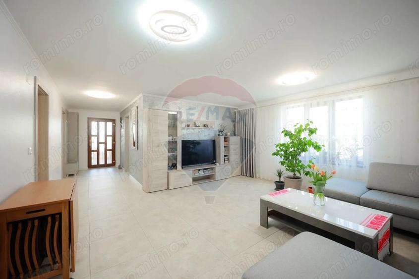 Casă cu 3 camere cu Teren 486 Mp în Sânmartin