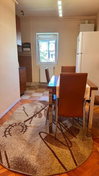 Apartament cu 3 camere decomandat, mobilat în Torontalului