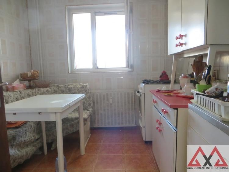 Apartament cu 3 camere decomandat în Dristor