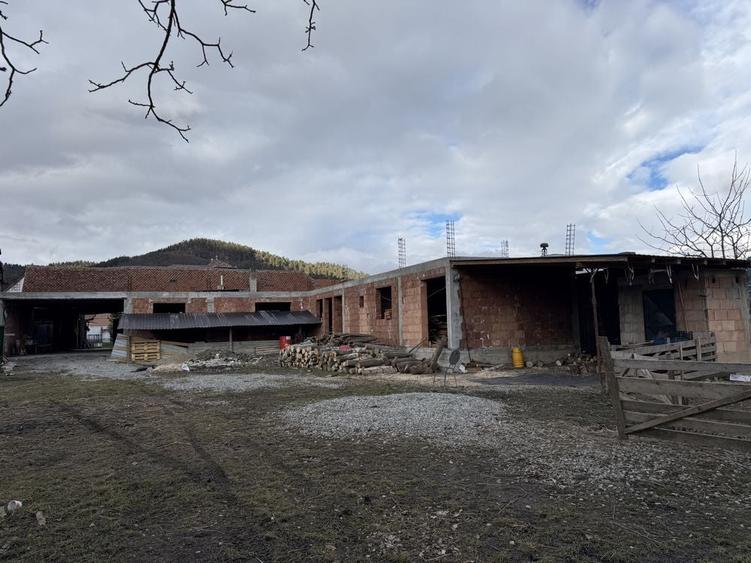 Casă cu 4 camere în Tohanu Vechi