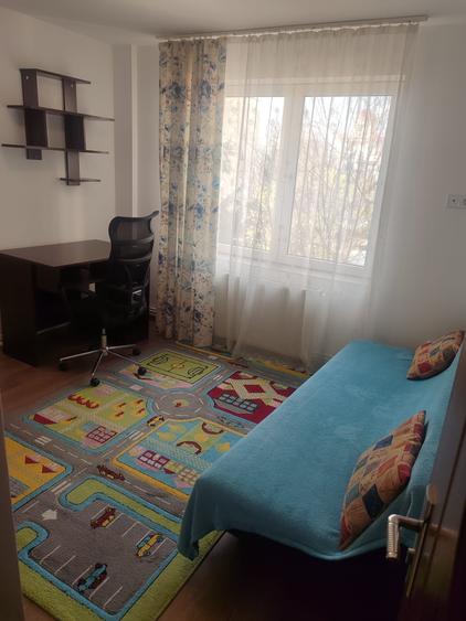 Apartament cu 3 camere decomandat în Tudor