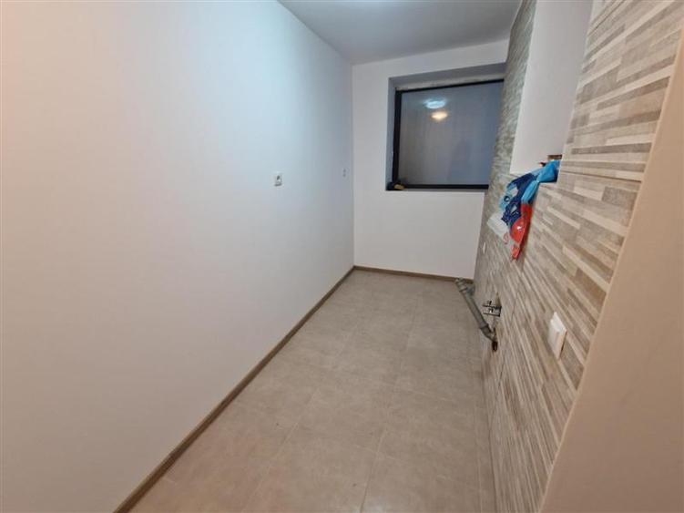 Duplex cu 12 camere cu Teren 1000 Mp în Romanii de Sus