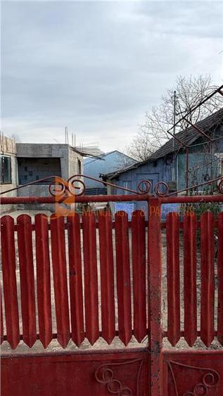 Casă individuală cu 4 camere cu Canalizare în Stâlpu