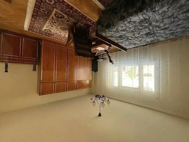 Casă cu 6 camere cu Teren 471 Mp în Central