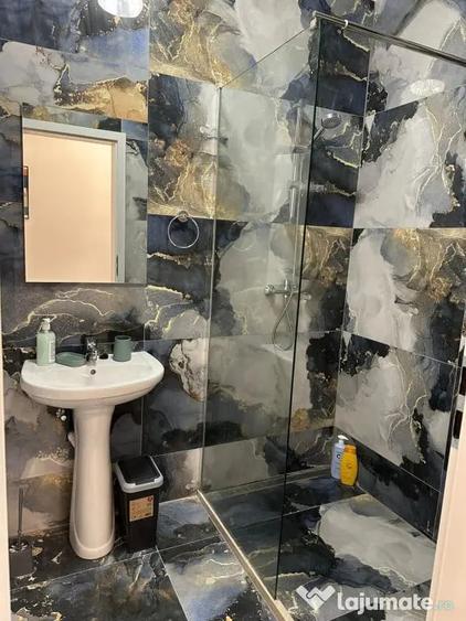 Apartament cu 3 camere decomandat în Lazaret