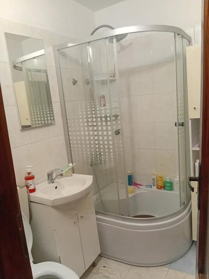 Apartament cu 2 camere nedecomandat în Obor