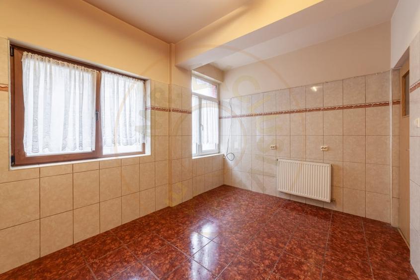Apartament cu 3 camere decomandat în Găvana