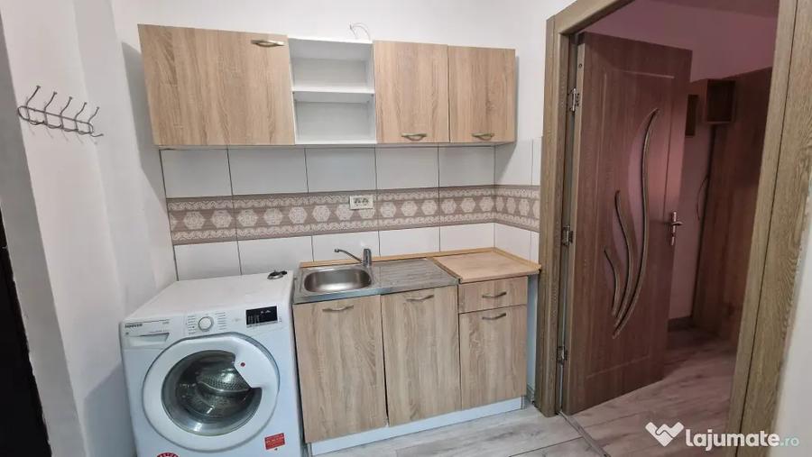 Garsonieră decomandată în UTA