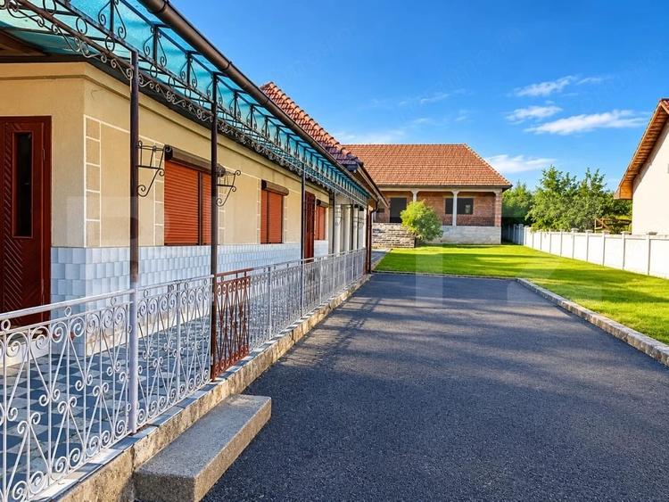 Casă cu Teren 1500 Mp în Cornești (Crăciunești)
