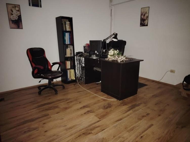 Casă individuală cu 5 camere cu Canalizare în Central