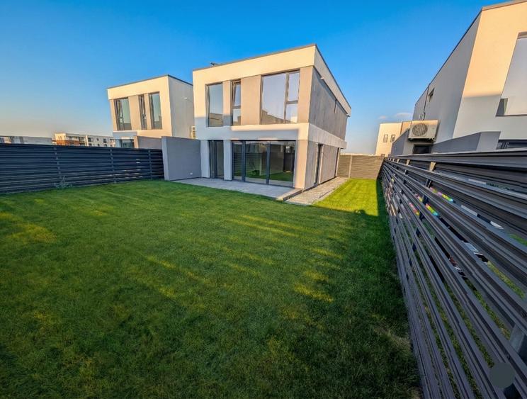 Casă individuală cu 5 camere cu Teren 350 Mp în Tunari