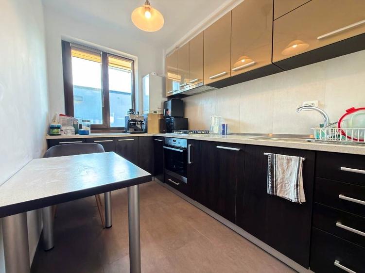 Apartament cu 2 camere semidecomandat, mobilat în Florești