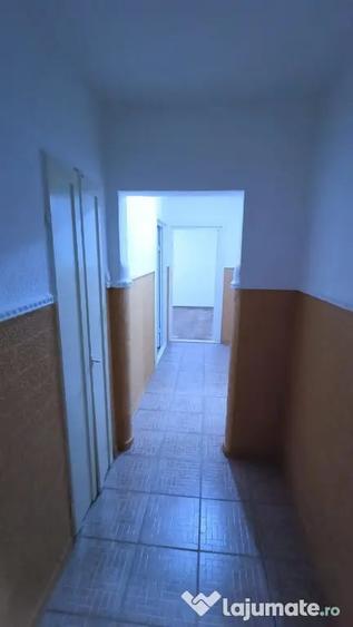 Apartament cu 2 camere decomandat în CET