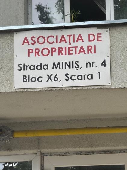 Garsonieră decomandată în Titan