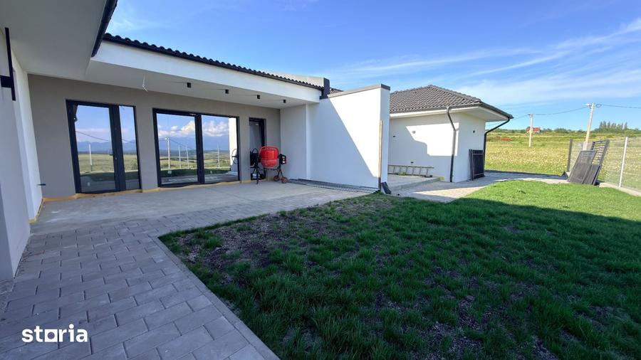 Casă cu 4 camere cu Teren 300 Mp în Sud