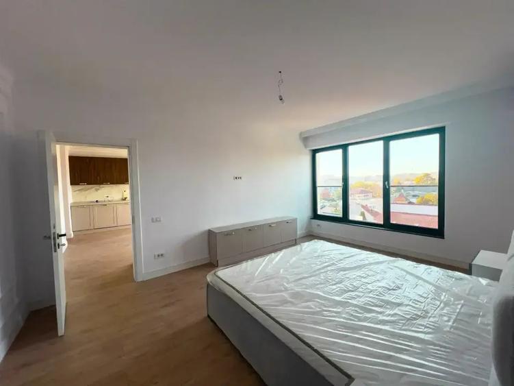 Penthouse cu 4 camere decomandat, mobilat în Timpuri Noi