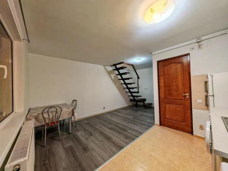 Apartament cu 2 camere decomandat, mobilat în Valea Aurie
