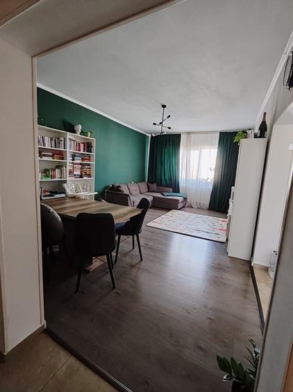 Apartament cu 3 camere decomandat în Ghiroda