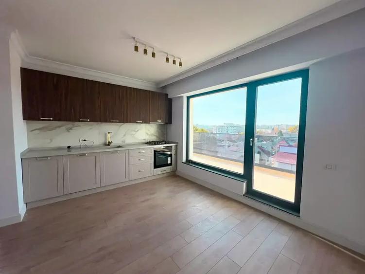 Penthouse cu 4 camere decomandat, mobilat în Timpuri Noi