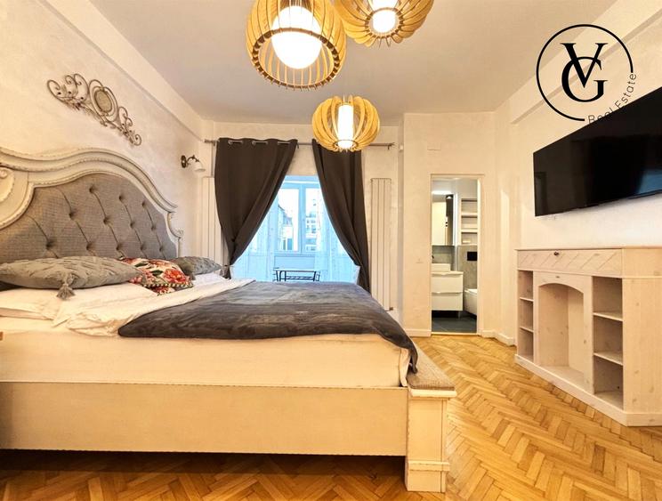 Apartament cu 4 camere semidecomandat, mobilat în P-ța Universității