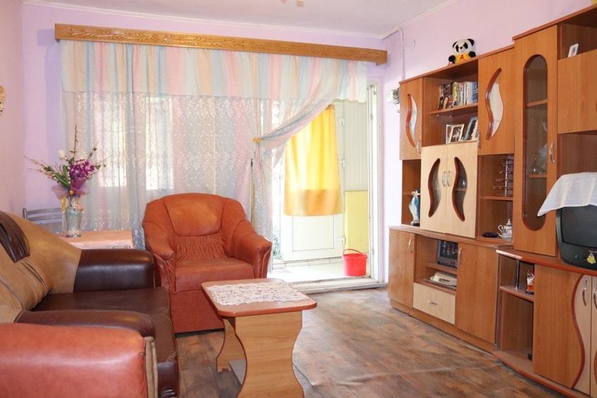 Casă cu 5 camere cu Canalizare în Foltești