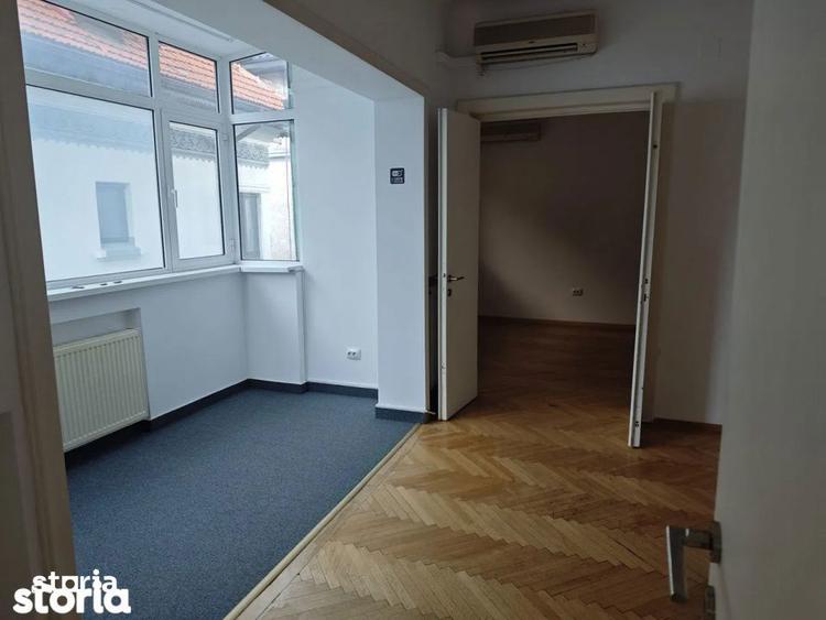 Apartament cu 5 camere semidecomandat în Primăverii