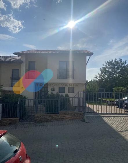 Duplex cu 4 camere cu Canalizare în Dâmbul Rotund