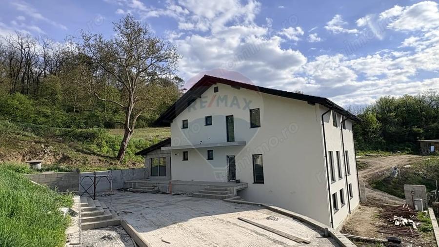 Casă cu 2 camere cu Teren 822 Mp în Central