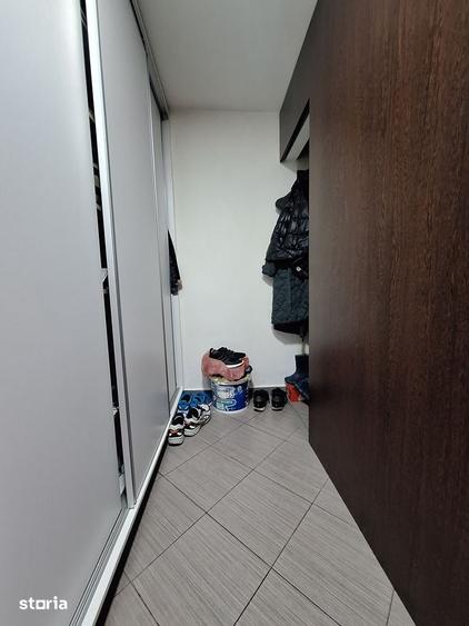 Apartament cu 2 camere semidecomandat, mobilat în Est