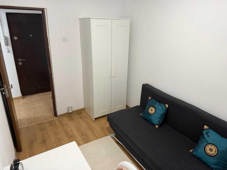 Apartament cu 3 camere semidecomandat în Dacia