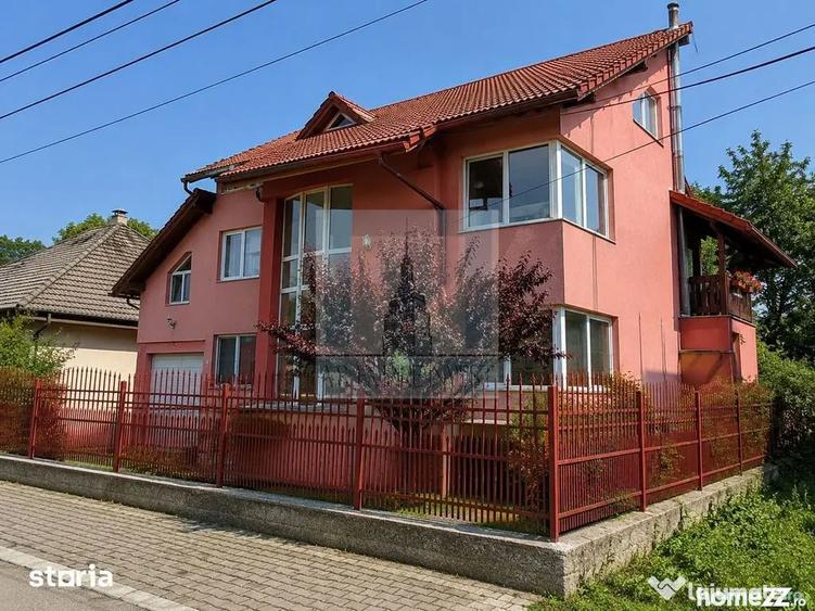 Casă cu 7 camere cu Teren 1000 Mp în Cristian