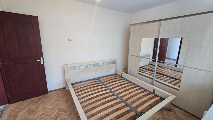 Apartament cu 3 camere semidecomandat în Domenii
